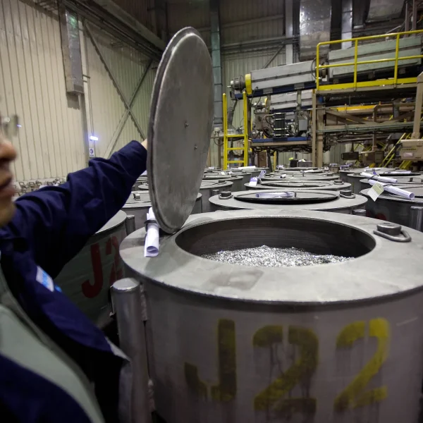 Qué es el itrio, el elemento crítico que China domina y EE UU necesita