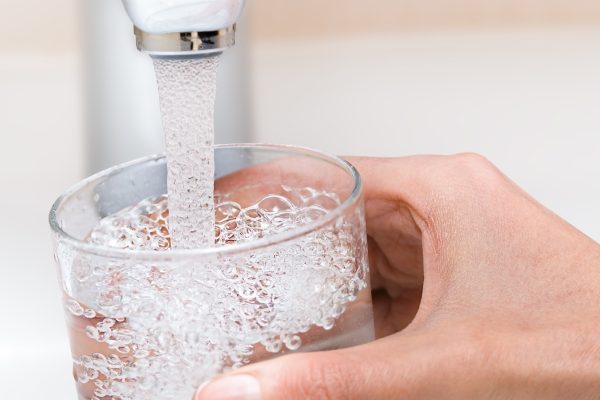 Análisis de microplásticos en el agua de consumo