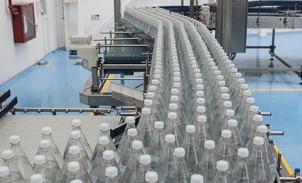Estudio encuentra arsénico en 11 marcas de agua embotellada en Estados Unidos